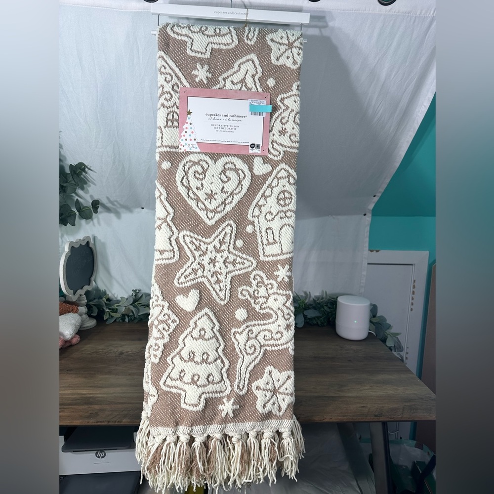 Cupcakes and Cashmere Gingerbread theme Throw